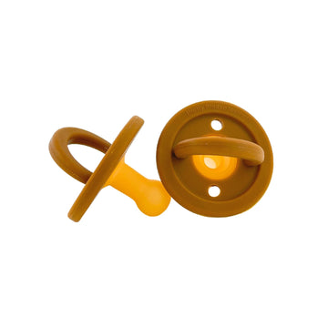 The PPT Modern Pacifier makes a beautiful addition to your collection of baby essentials. Our thoughtfully designed pacifiers are made to soothe and comfort your little ones, while keeping a natural, modern and minimalist style and satisfying their instinctive sucking reflex.